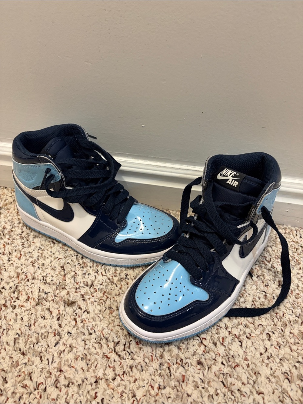 Nike Women's Air Jordan 1 Retro High OG 'Blue Chill' - Picture 3 of 13